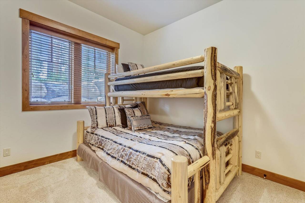 Bedroom - Shock Hill Retreat - Breckenridge Vacation Rental Bedroom - Shock Hill Retreat - Breckenridge Vacation Rental