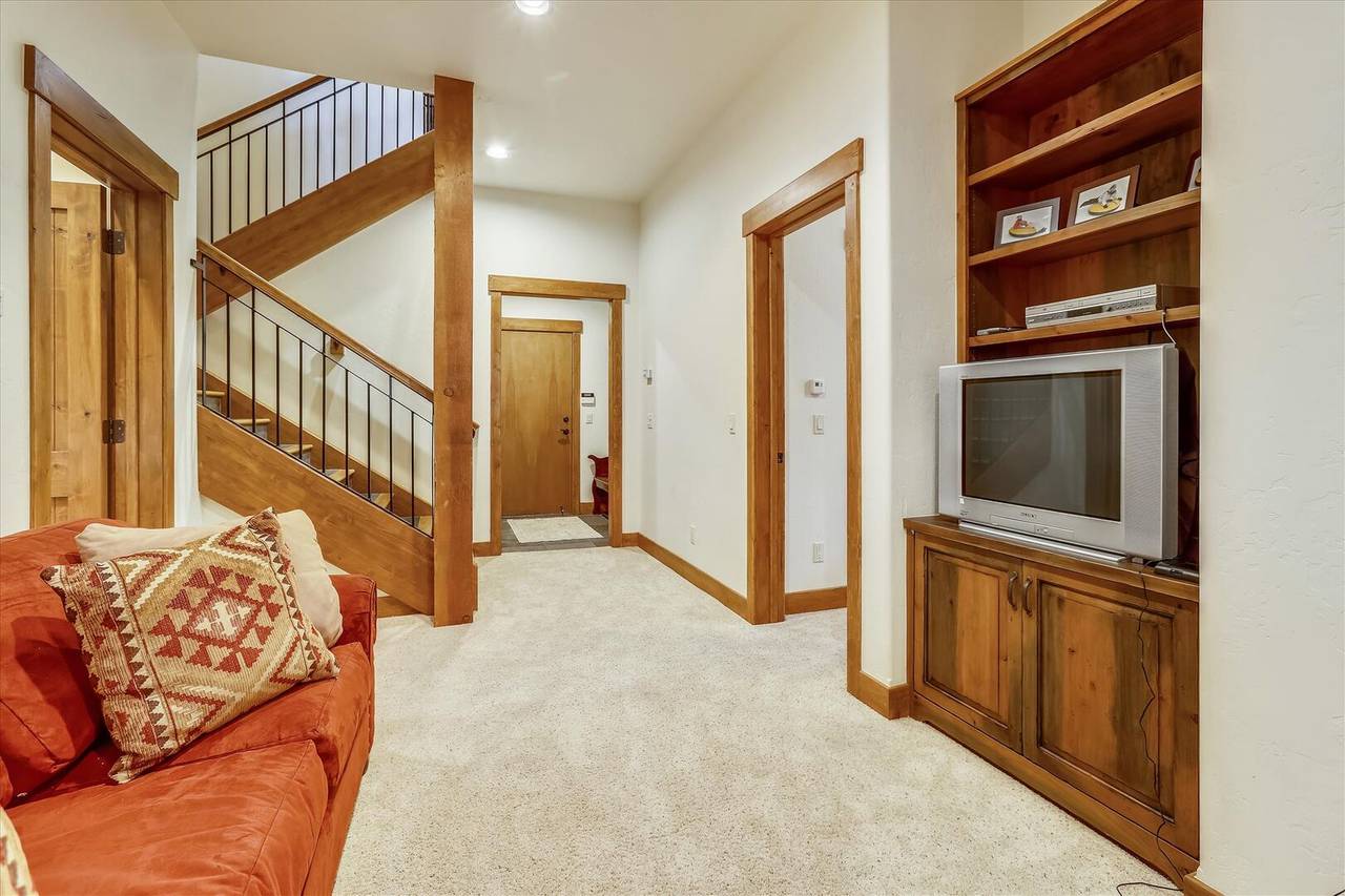 Living Area - Shock Hill Retreat - Breckenridge Vacation Rental Living Area - Shock Hill Retreat - Breckenridge Vacation Rental