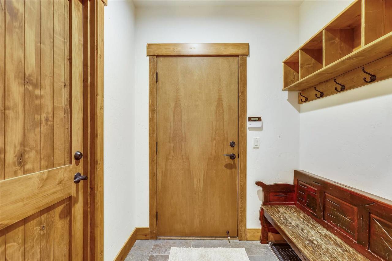 Entry - Shock Hill Retreat - Breckenridge Vacation Rental Entry - Shock Hill Retreat - Breckenridge Vacation Rental