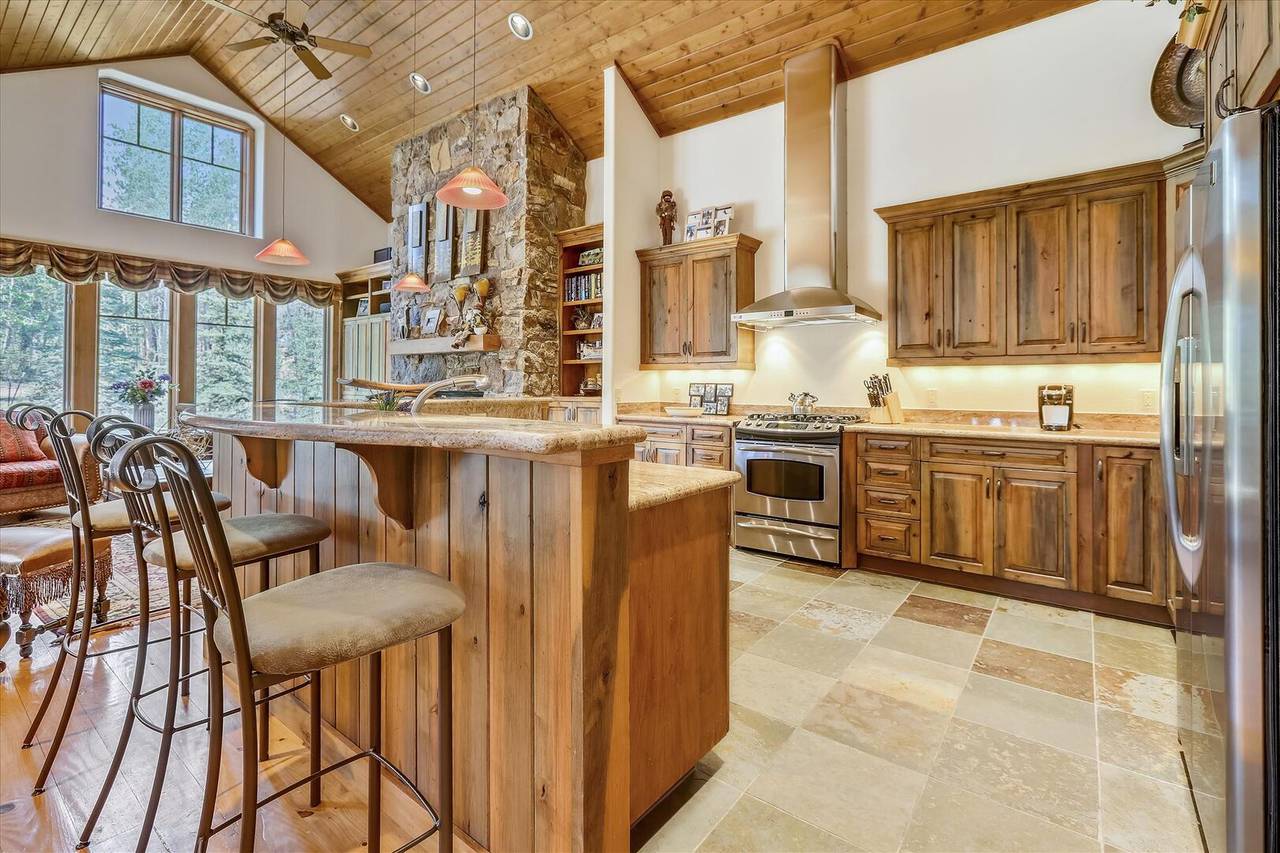 Kitchen - Shock Hill Retreat - Breckenridge Vacation Rental Kitchen - Shock Hill Retreat - Breckenridge Vacation Rental