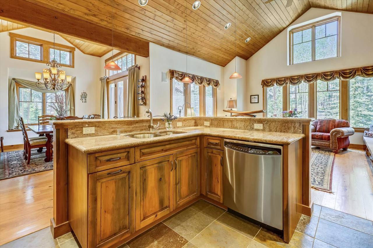 Kitchen - Shock Hill Retreat - Breckenridge Vacation Rental Kitchen - Shock Hill Retreat - Breckenridge Vacation Rental