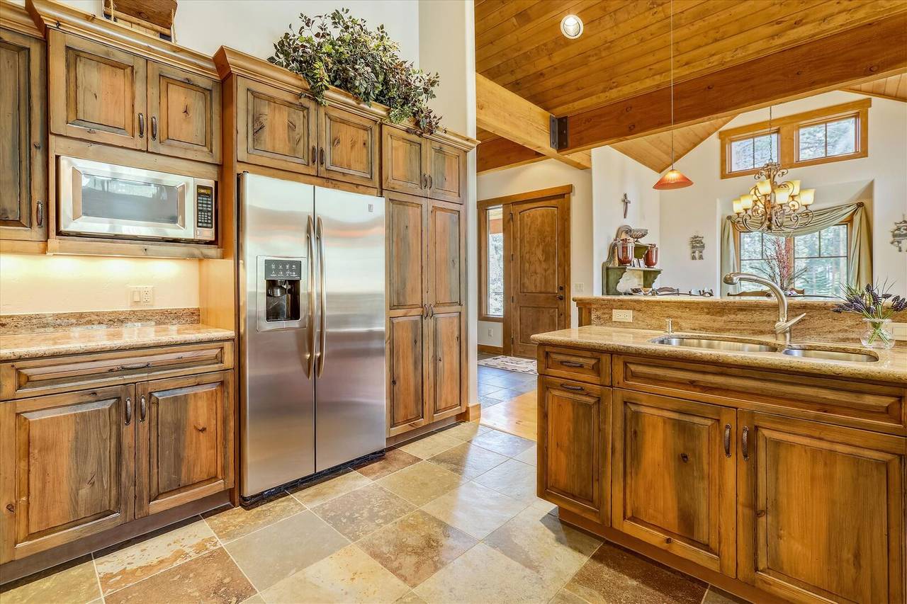 Kitchen - Shock Hill Retreat - Breckenridge Vacation Rental Kitchen - Shock Hill Retreat - Breckenridge Vacation Rental