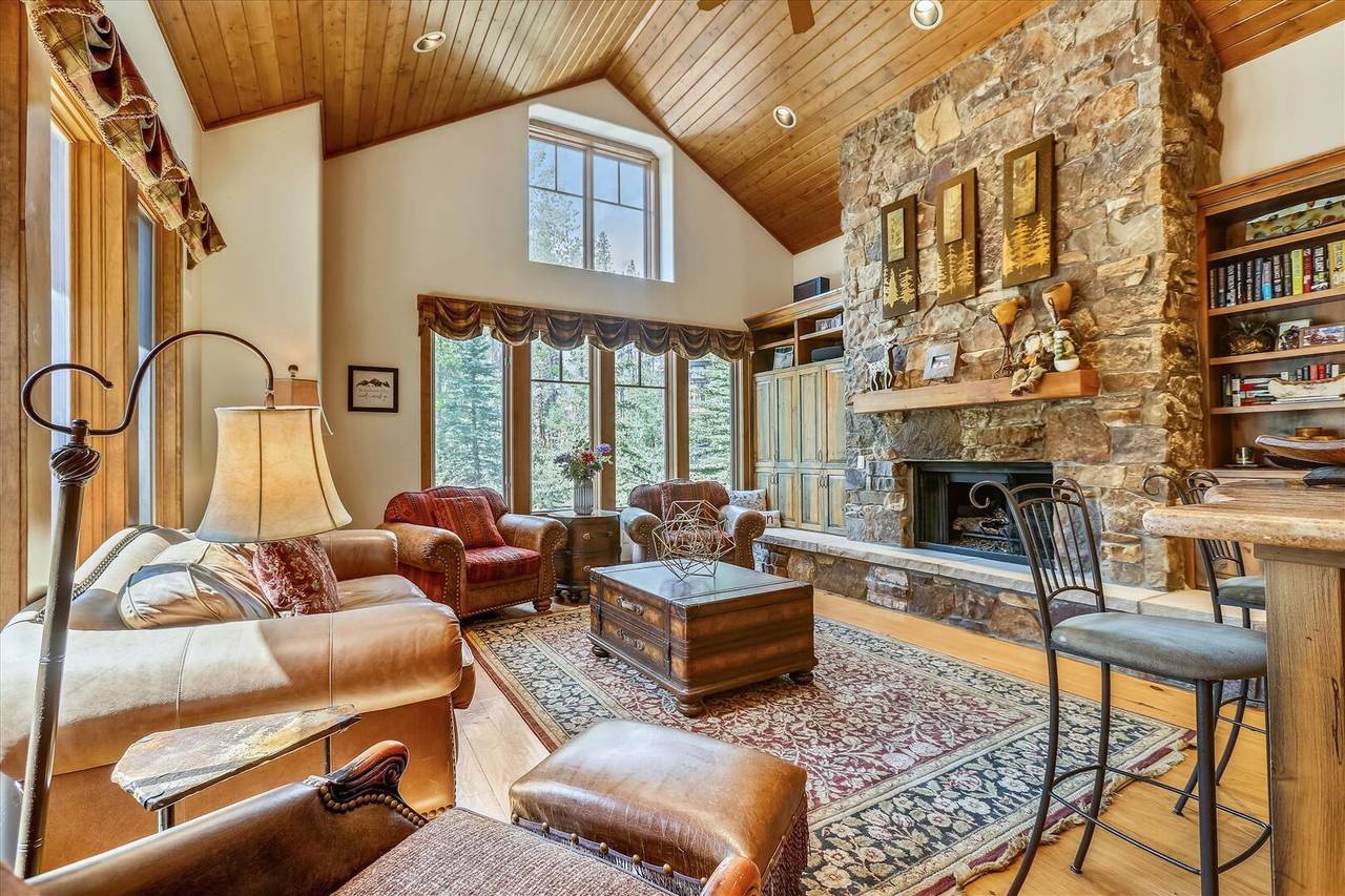 Living Area - Shock Hill Retreat - Breckenridge Vacation Rental Living Area - Shock Hill Retreat - Breckenridge Vacation Rental