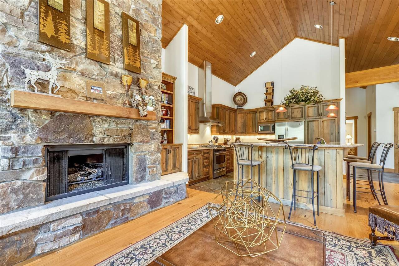 Living Area - Shock Hill Retreat - Breckenridge Vacation Rental Living Area - Shock Hill Retreat - Breckenridge Vacation Rental