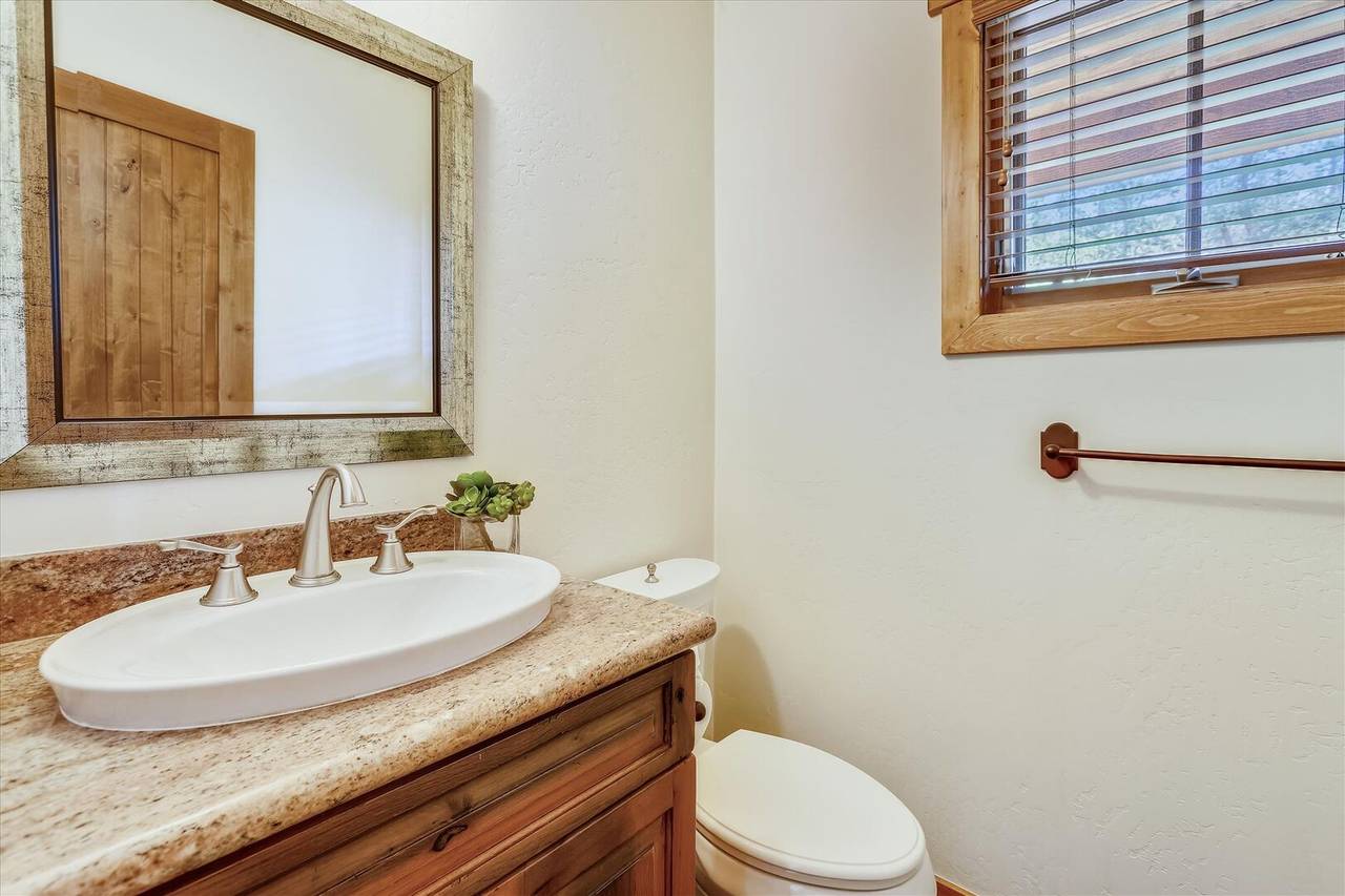 Bathroom - Shock Hill Retreat - Breckenridge Vacation Rental Bathroom - Shock Hill Retreat - Breckenridge Vacation Rental