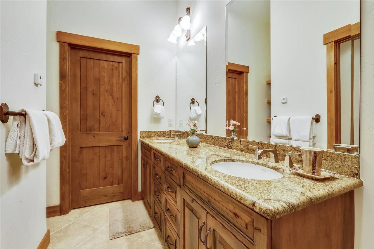 Bathroom - Shock Hill Retreat - Breckenridge Vacation Rental Bathroom - Shock Hill Retreat - Breckenridge Vacation Rental