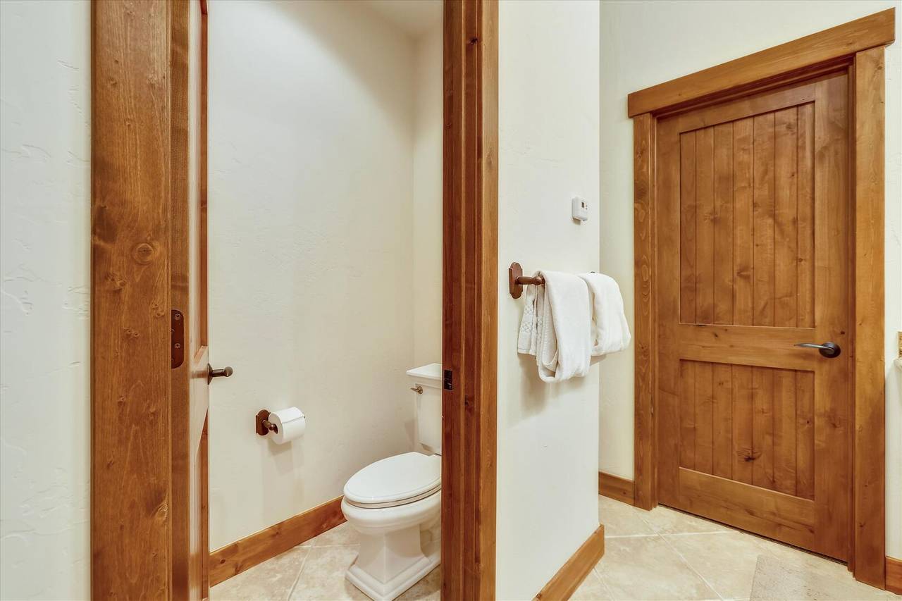 Bathroom - Shock Hill Retreat - Breckenridge Vacation Rental Bathroom - Shock Hill Retreat - Breckenridge Vacation Rental