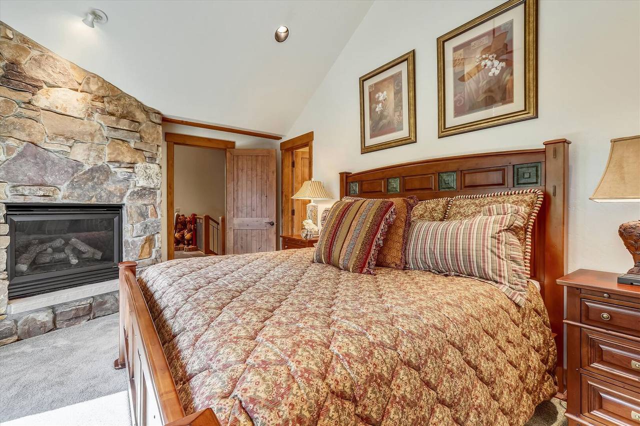Bedroom - Shock Hill Retreat - Breckenridge Vacation Rental Bedroom - Shock Hill Retreat - Breckenridge Vacation Rental