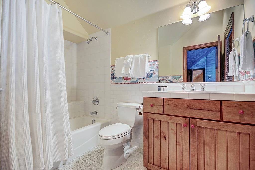 Bathroom, Ten Mile Estate, Breckenridge Vacation Rentals Bathroom, Ten Mile Estate, Breckenridge Vacation Rentals