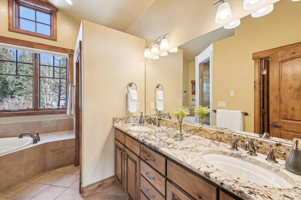Bathroom, The Beaver Lodge at Breckenridge, Breckenridge Vacation Rental Bathroom, The Beaver Lodge at Breckenridge, Breckenridge Vacation Rental
