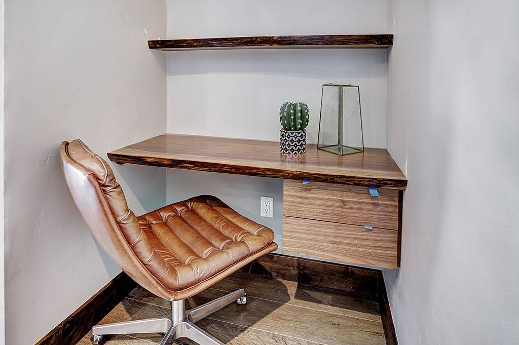 Desk, Wintours Leap, Breckenridge Vacation Rental Desk, Wintours Leap, Breckenridge Vacation Rental