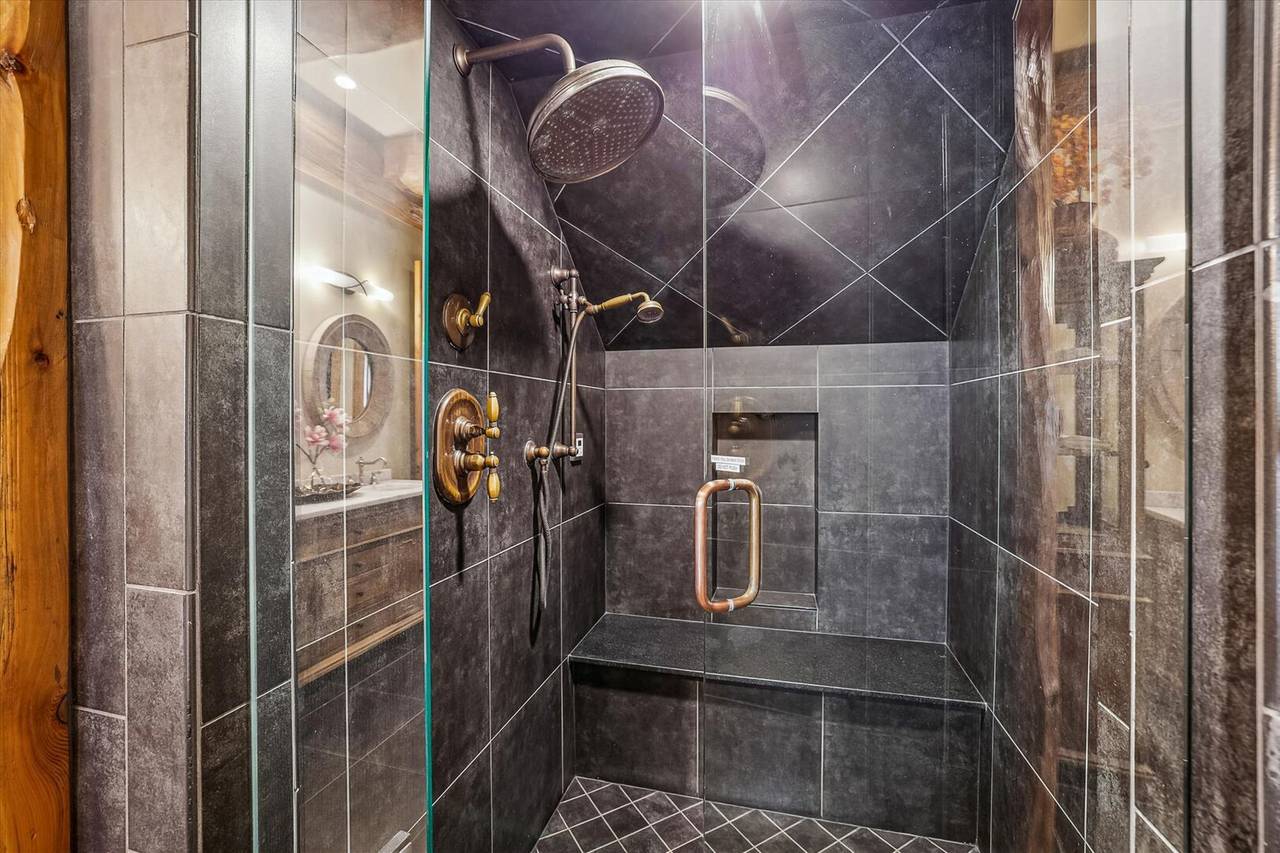 Bathroom - Clowsgill Holme Breckenridge Vacation Rental Bathroom - Clowsgill Holme Breckenridge Vacation Rental