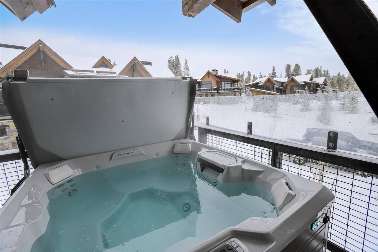 Hot Tub - Falcon Haus - Breckenridge Vacation Rental Hot Tub - Falcon Haus - Breckenridge Vacation Rental