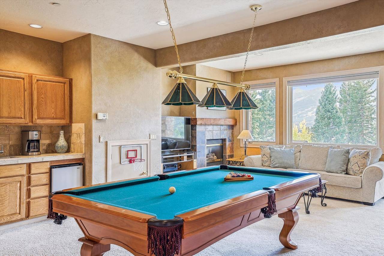 Living Area - Rounds Retreat - Breckenridge Vacation Rental Living Area - Rounds Retreat - Breckenridge Vacation Rental