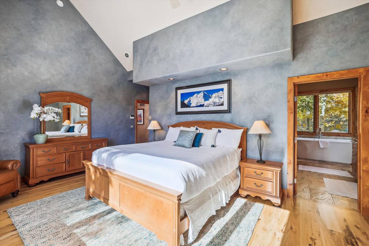 Bedroom - Rounds Retreat - Breckenridge Vacation Rental Bedroom - Rounds Retreat - Breckenridge Vacation Rental