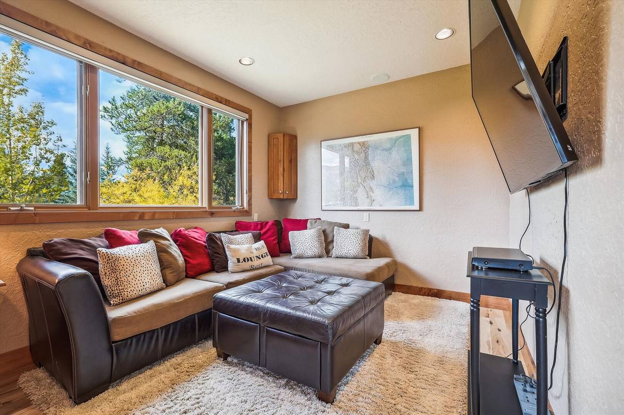 Living Area - Rounds Retreat - Breckenridge Vacation Rental Living Area - Rounds Retreat - Breckenridge Vacation Rental