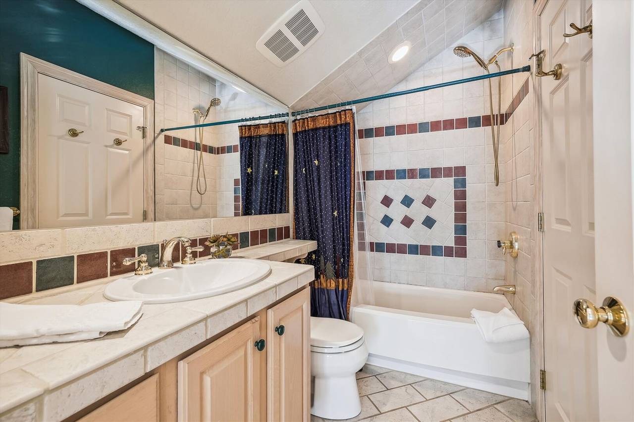 Bathroom - Rounds Retreat - Breckenridge Vacation Rental Bathroom - Rounds Retreat - Breckenridge Vacation Rental