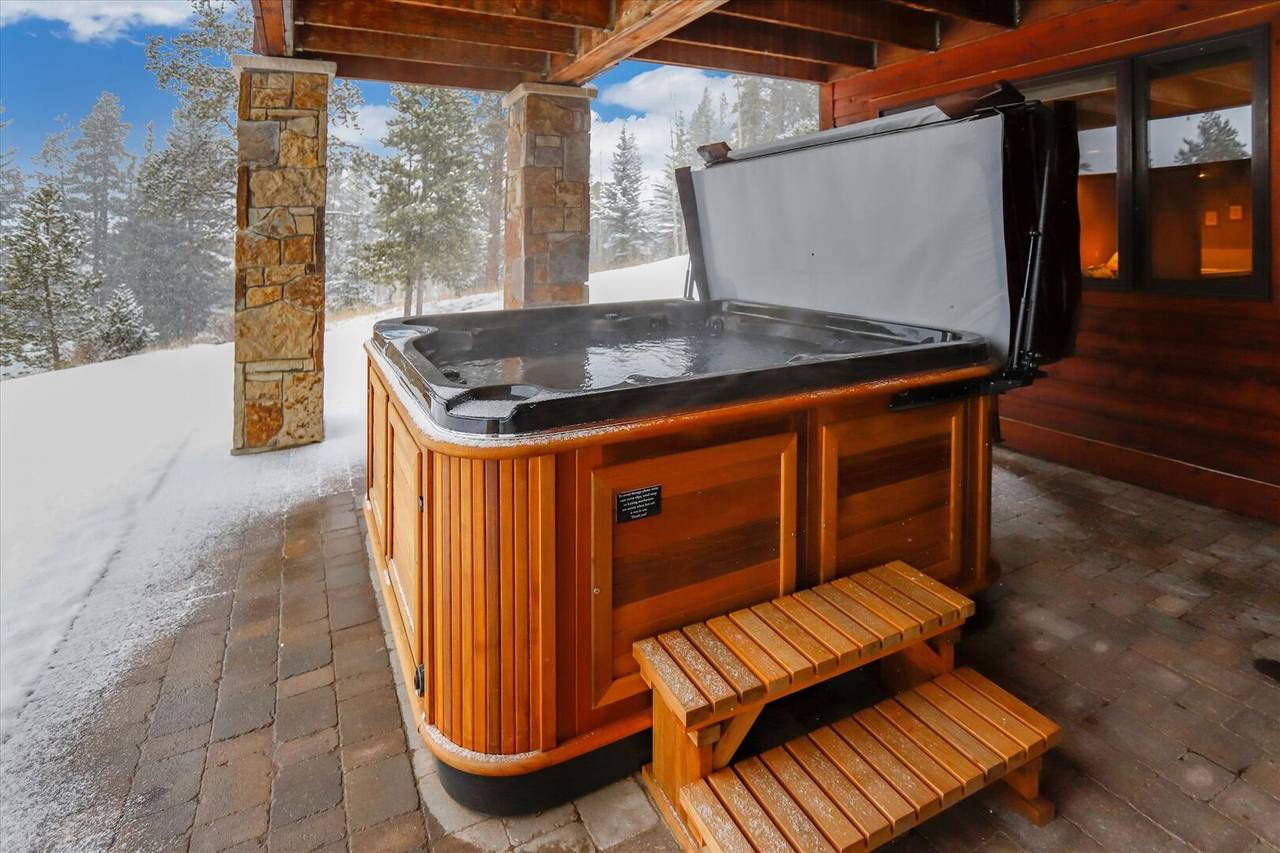 Hot Tub - Rounds Retreat - Breckenridge Vacation Rental Hot Tub - Rounds Retreat - Breckenridge Vacation Rental