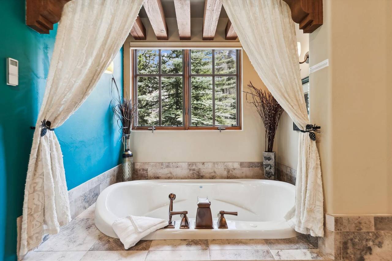 Primary Bathroom, Snow Mansion, Breckenridge Vacation Rental Primary Bathroom, Snow Mansion, Breckenridge Vacation Rental