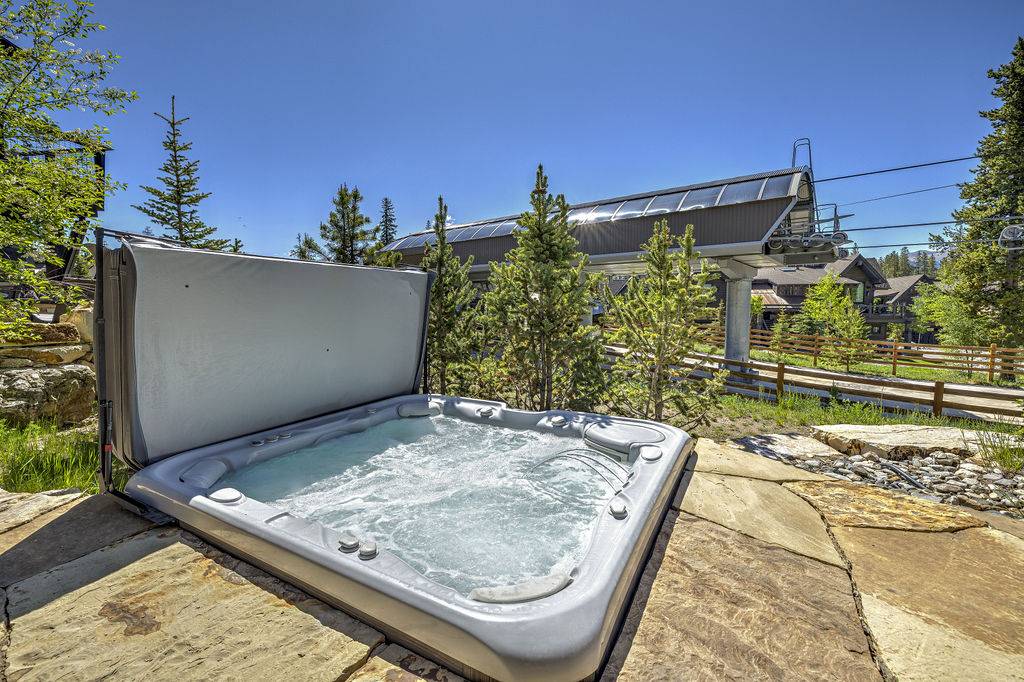 Hot Tub - Falcon Haus - Breckenridge Vacation Rental Hot Tub - Falcon Haus - Breckenridge Vacation Rental