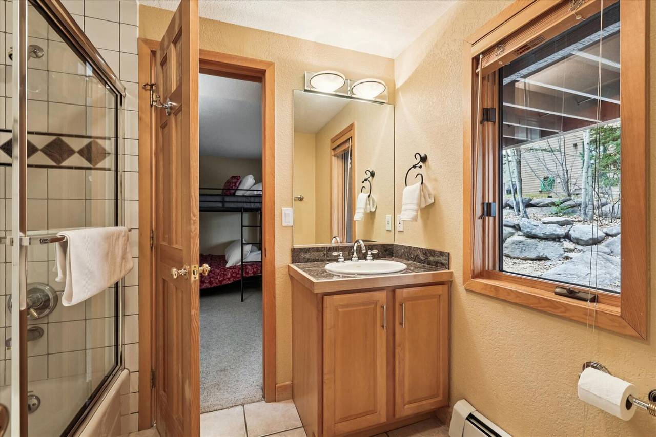 Bathroom - Thin Air Inn - Breckenridge Vacation Rental Bathroom - Thin Air Inn - Breckenridge Vacation Rental