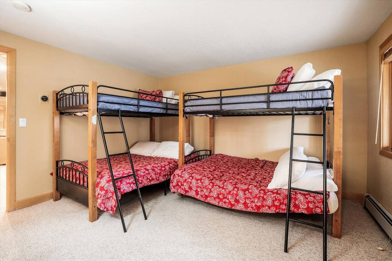 Bedroom - Thin Air Inn - Breckenridge Vacation Rental Bedroom - Thin Air Inn - Breckenridge Vacation Rental