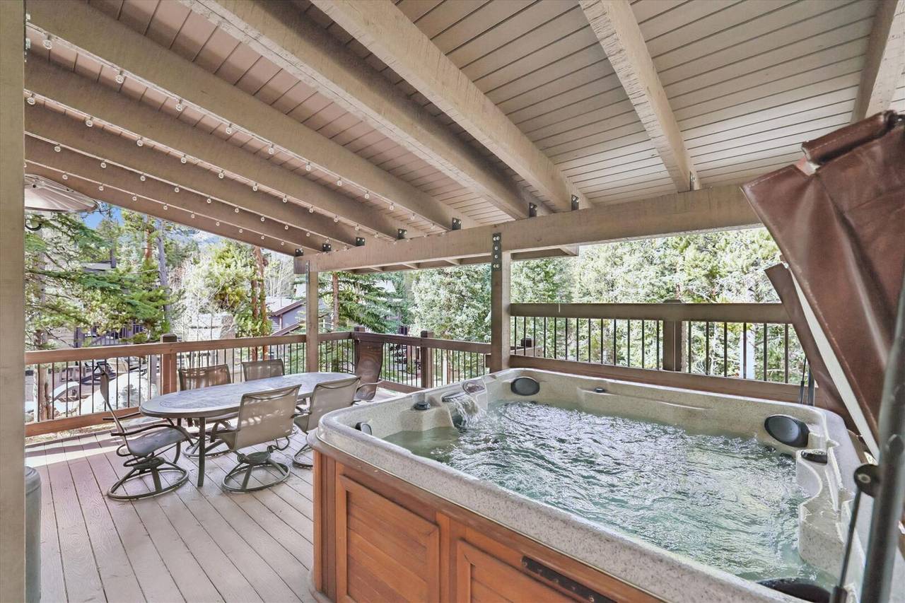 Hot Tub - Thin Air Inn - Breckenridge Vacation Rental Hot Tub - Thin Air Inn - Breckenridge Vacation Rental