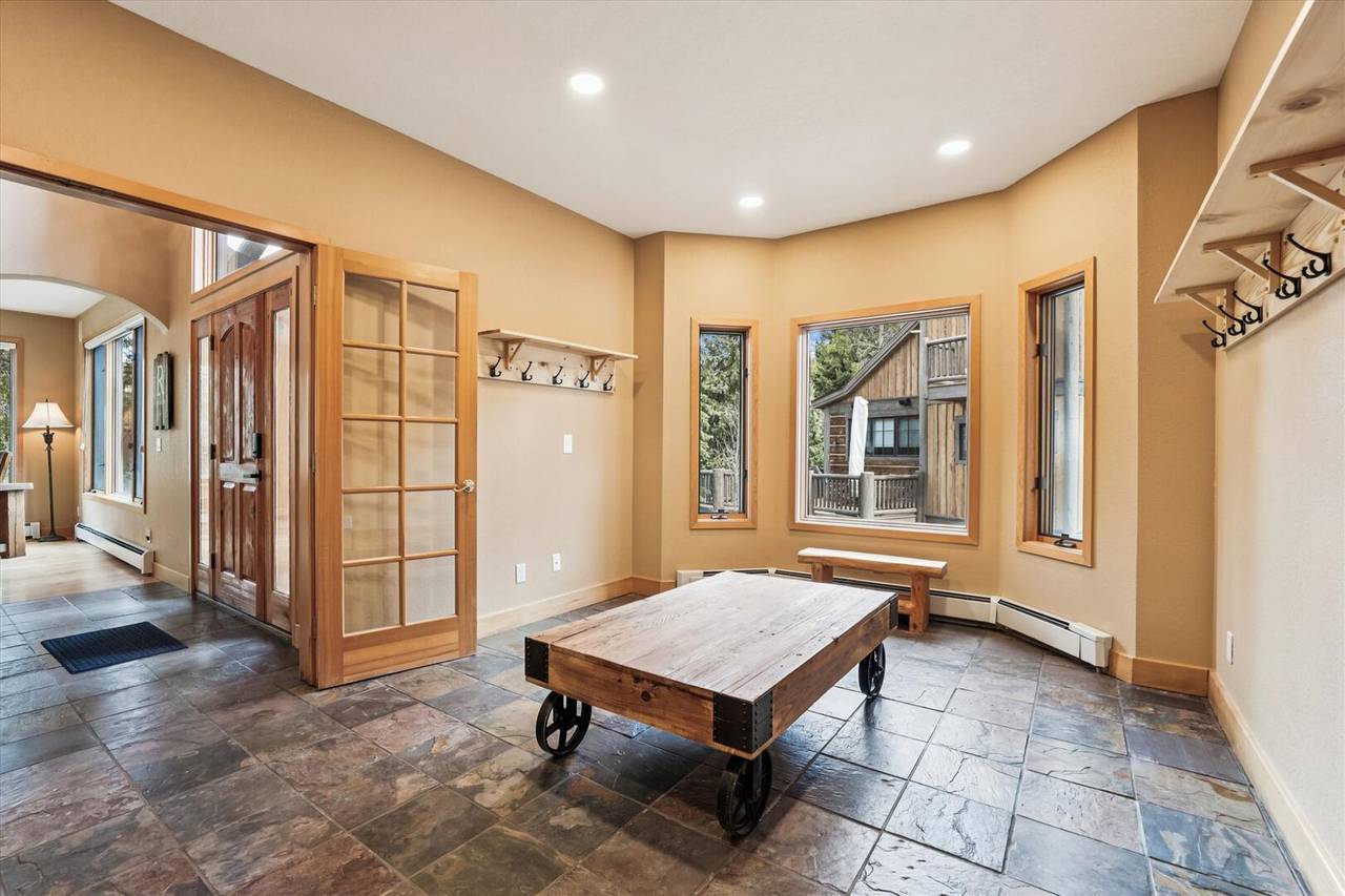 Entry - Thin Air Inn - Breckenridge Vacation Rental Entry - Thin Air Inn - Breckenridge Vacation Rental