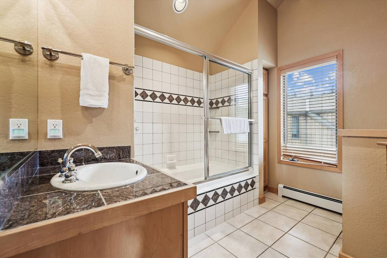 Bathroom - Thin Air Inn - Breckenridge Vacation Rental Bathroom - Thin Air Inn - Breckenridge Vacation Rental