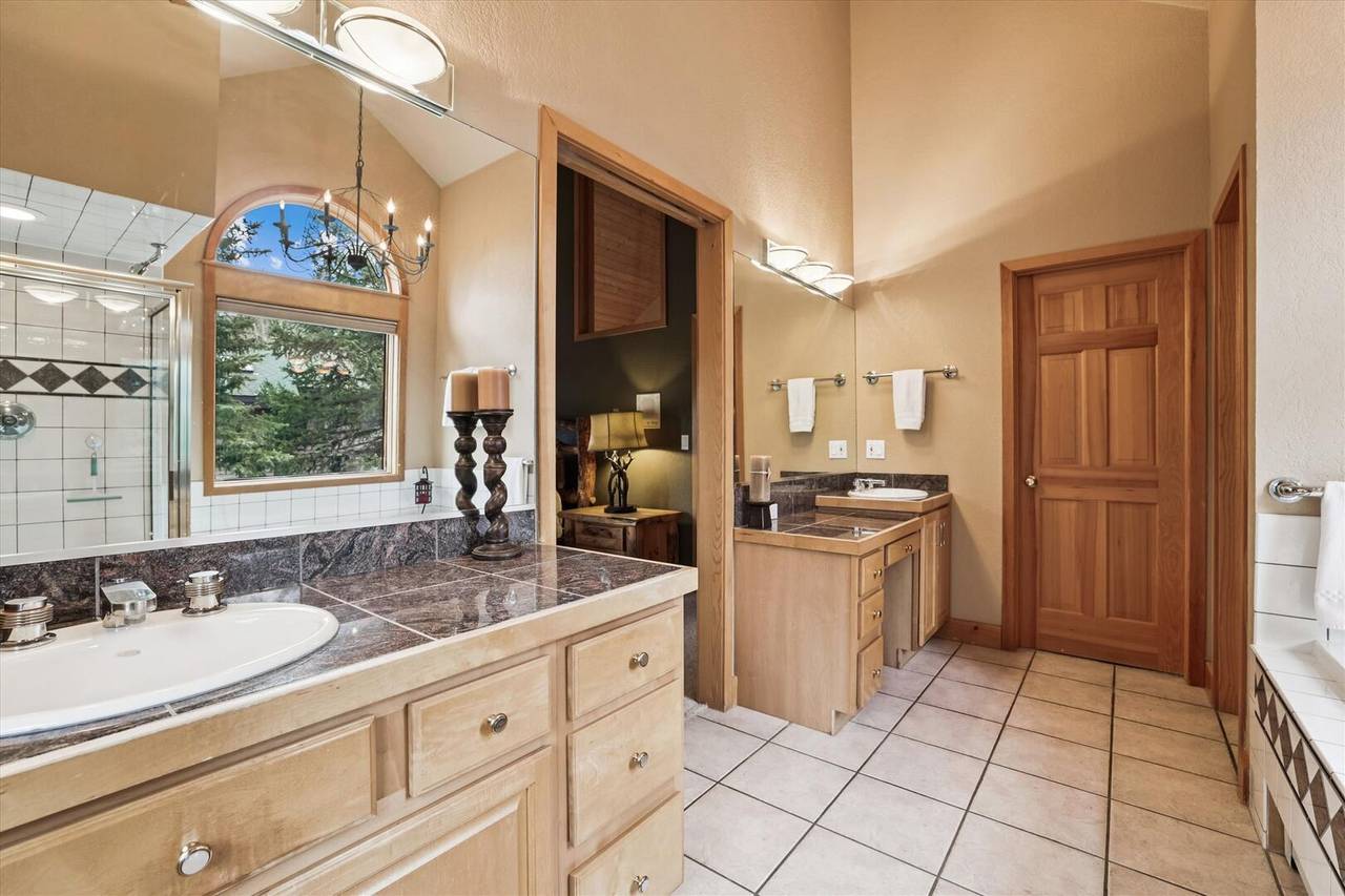 Bathroom - Thin Air Inn - Breckenridge Vacation Rental Bathroom - Thin Air Inn - Breckenridge Vacation Rental