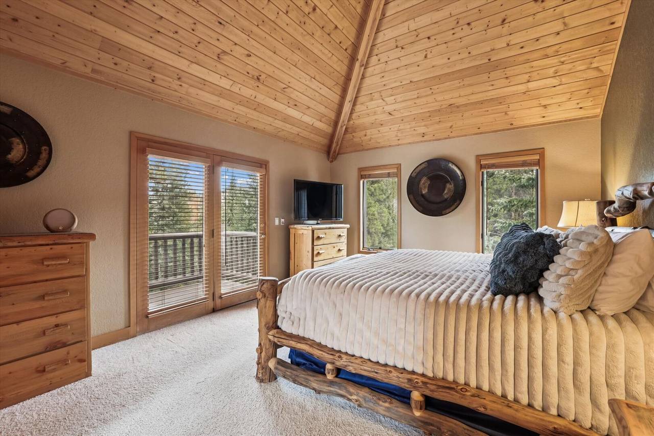 Bedroom - Thin Air Inn - Breckenridge Vacation Rental Bedroom - Thin Air Inn - Breckenridge Vacation Rental