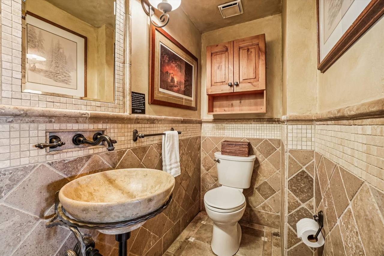 Half Bath - Beaver Run Peak 9 Penthouse - Breckenridge Vacation Rental Half Bath - Beaver Run Peak 9 Penthouse - Breckenridge Vacation Rental