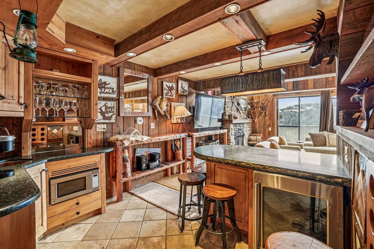 Wet Bar - Beaver Run Peak 9 Penthouse - Breckenridge Vacation Rental Wet Bar - Beaver Run Peak 9 Penthouse - Breckenridge Vacation Rental
