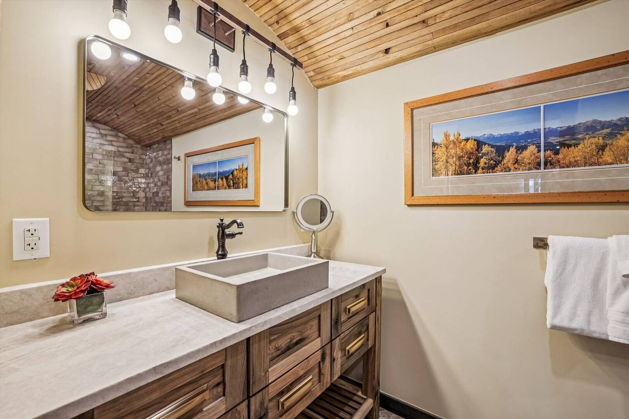 Bathroom - Beaver Run Peak 9 Penthouse - Breckenridge Vacation Rental Bathroom - Beaver Run Peak 9 Penthouse - Breckenridge Vacation Rental