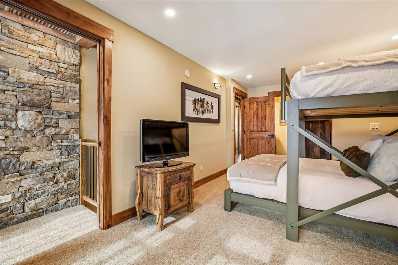 Bedroom - Beaver Run Peak 9 Penthouse - Breckenridge Vacation Rental Bedroom - Beaver Run Peak 9 Penthouse - Breckenridge Vacation Rental