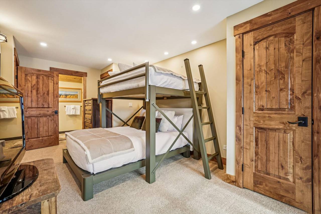 Bedroom - Beaver Run Peak 9 Penthouse - Breckenridge Vacation Rental Bedroom - Beaver Run Peak 9 Penthouse - Breckenridge Vacation Rental