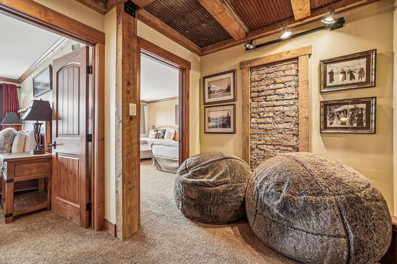 Sitting Area - Beaver Run Peak 9 Penthouse - Breckenridge Vacation Rental Sitting Area - Beaver Run Peak 9 Penthouse - Breckenridge Vacation Rental