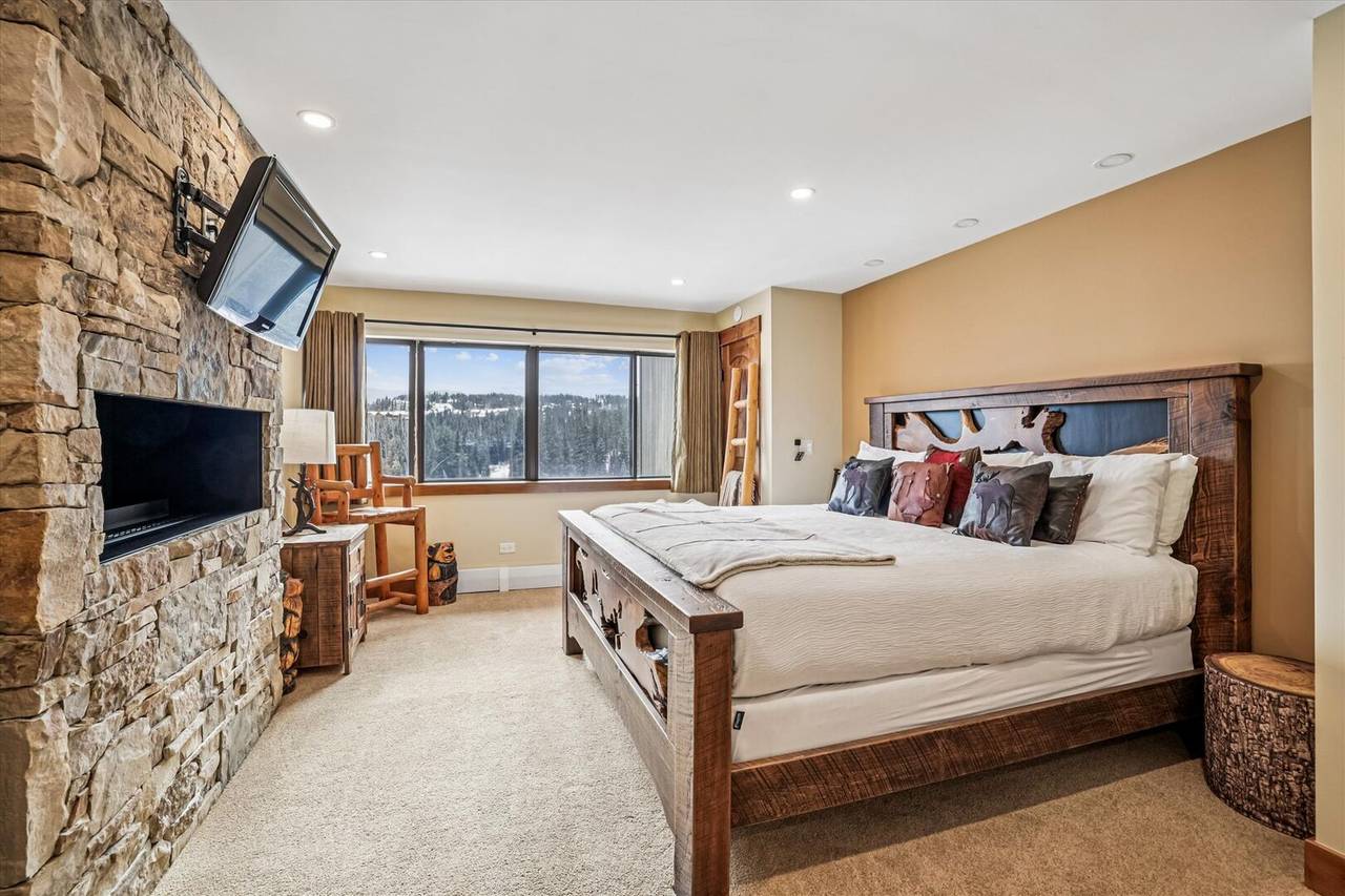 Bedroom - Beaver Run Peak 9 Penthouse - Breckenridge Vacation Rental Bedroom - Beaver Run Peak 9 Penthouse - Breckenridge Vacation Rental