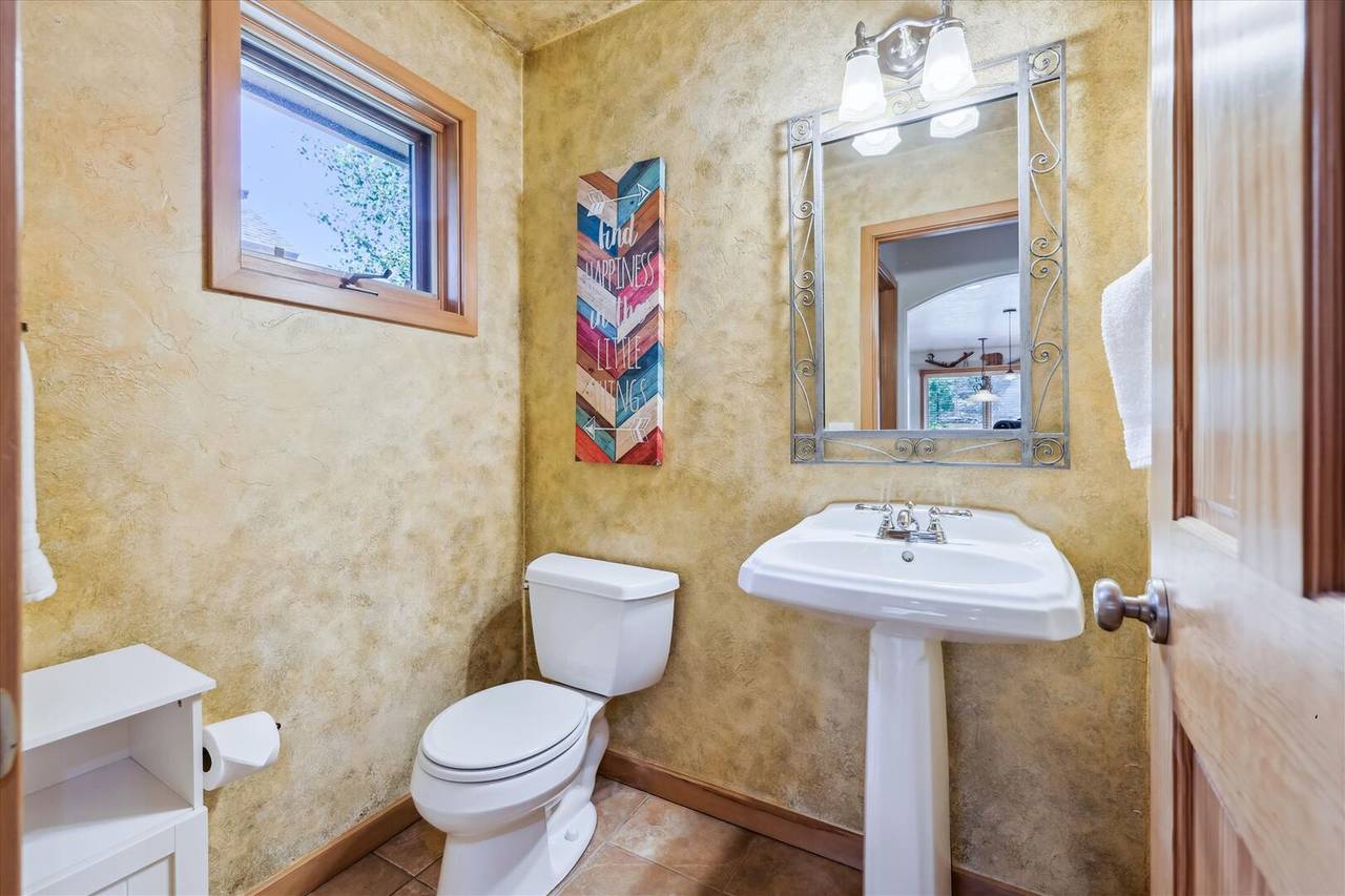 Bathroom - Legend Lake Lookout - Silverthorne Vacation Rental Bathroom - Legend Lake Lookout - Silverthorne Vacation Rental
