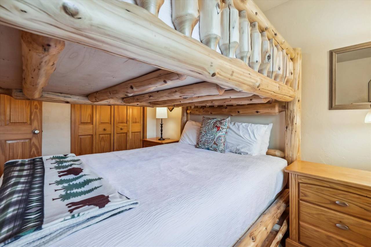 Bedroom - Legend Lake Lookout - Silverthorne Vacation Rental Bedroom - Legend Lake Lookout - Silverthorne Vacation Rental