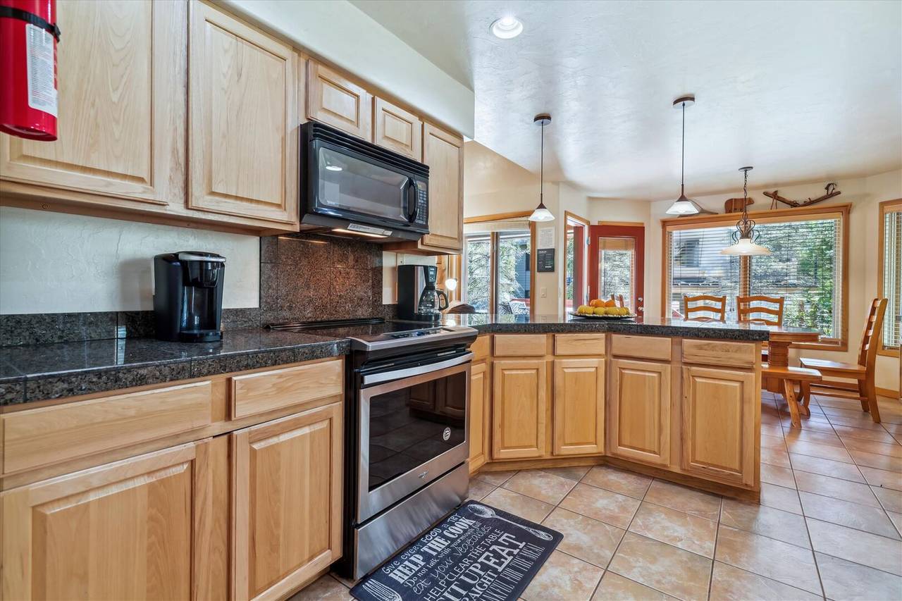 Kitchen - Legend Lake Lookout - Silverthorne Vacation Rental Kitchen - Legend Lake Lookout - Silverthorne Vacation Rental