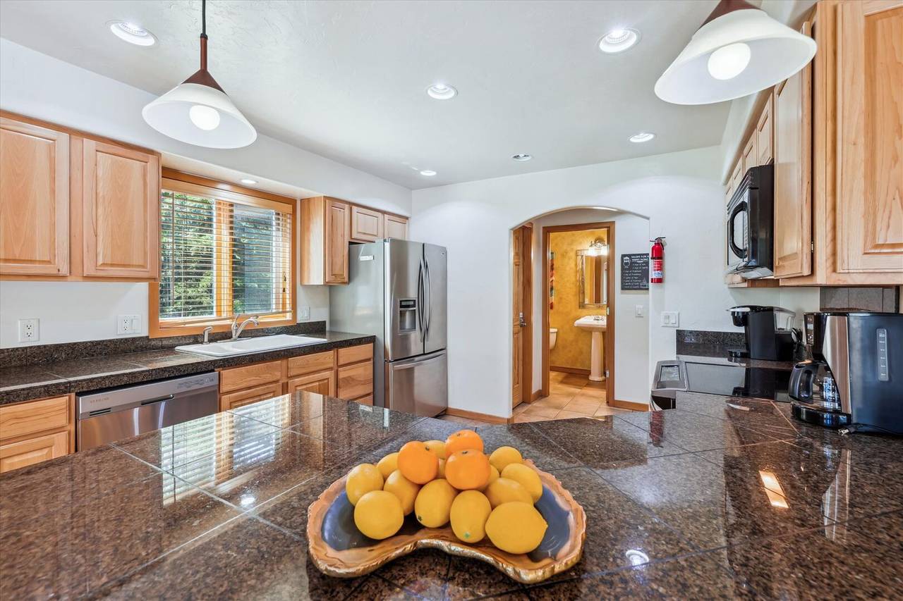 Kitchen - Legend Lake Lookout - Silverthorne Vacation Rental Kitchen - Legend Lake Lookout - Silverthorne Vacation Rental