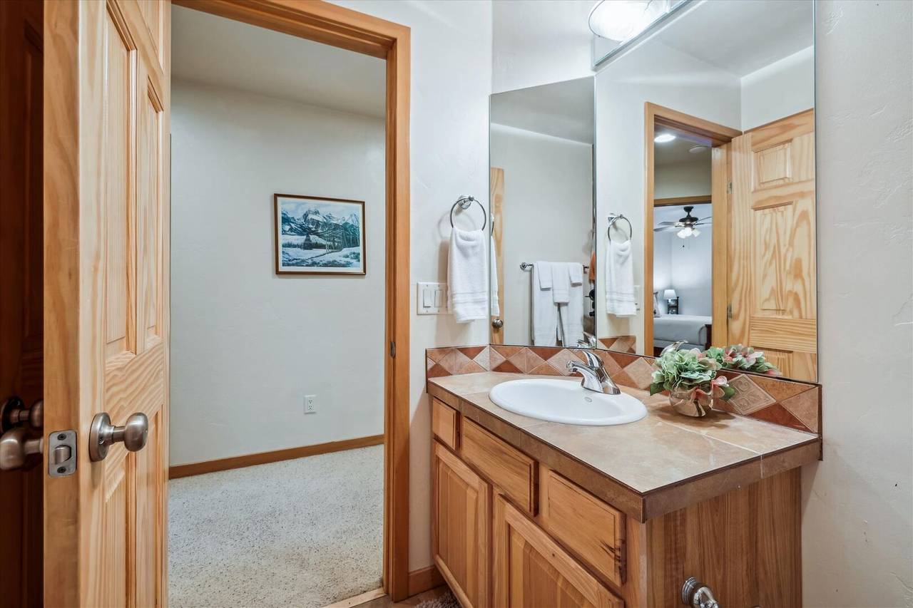 Bathroom - Legend Lake Lookout - Silverthorne Vacation Rental Bathroom - Legend Lake Lookout - Silverthorne Vacation Rental