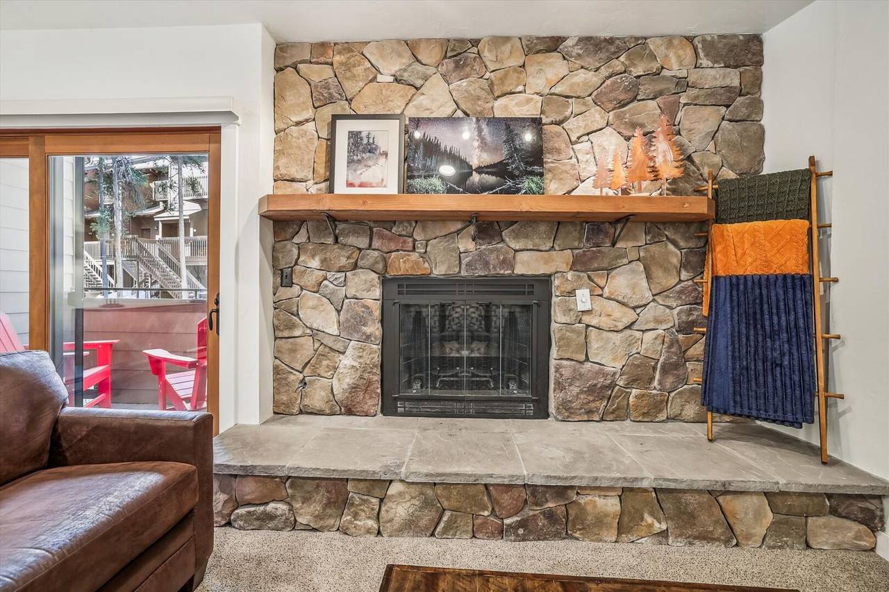 Living Room - Sundowner II 201 - Breckenridge Vacation Rental Living Room - Sundowner II 201 - Breckenridge Vacation Rental