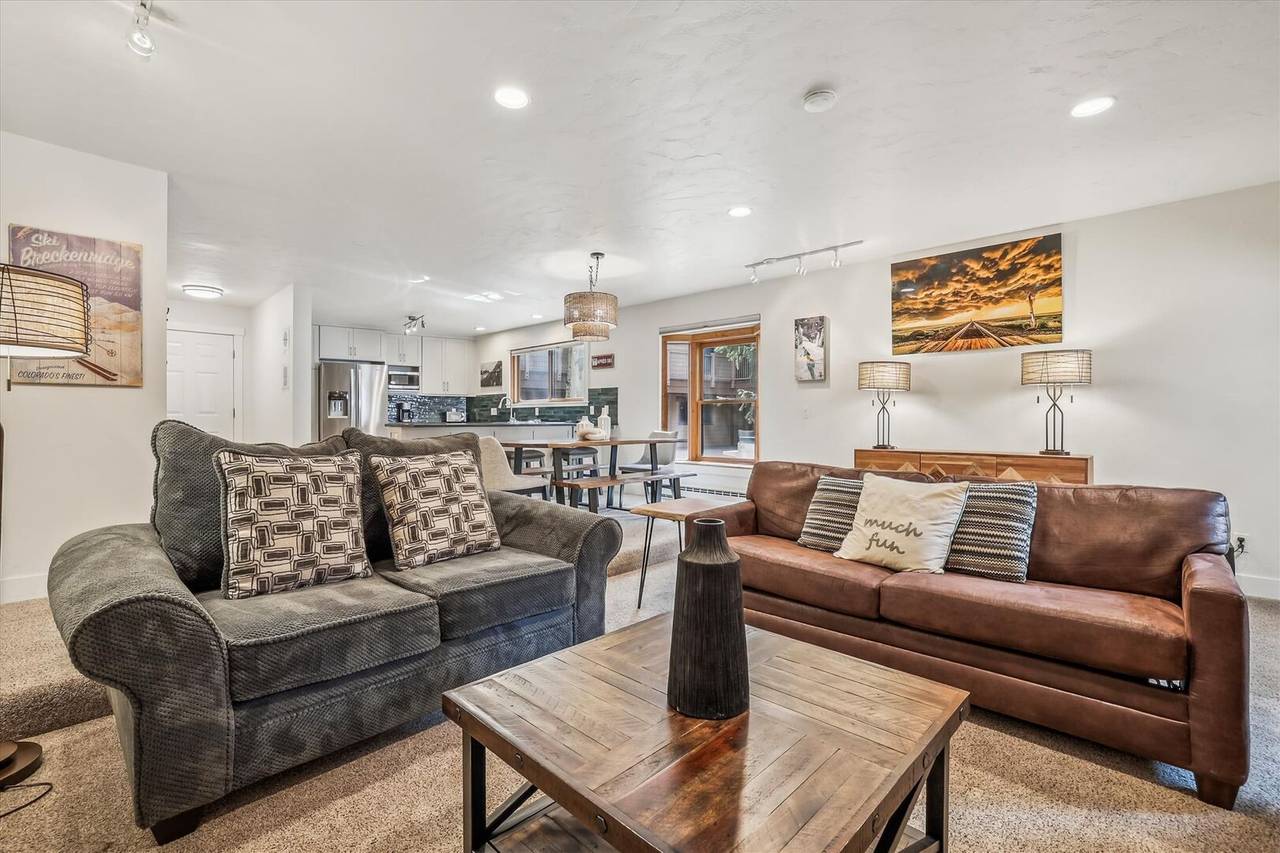 Living Room - Sundowner II 201 - Breckenridge Vacation Rental Living Room - Sundowner II 201 - Breckenridge Vacation Rental