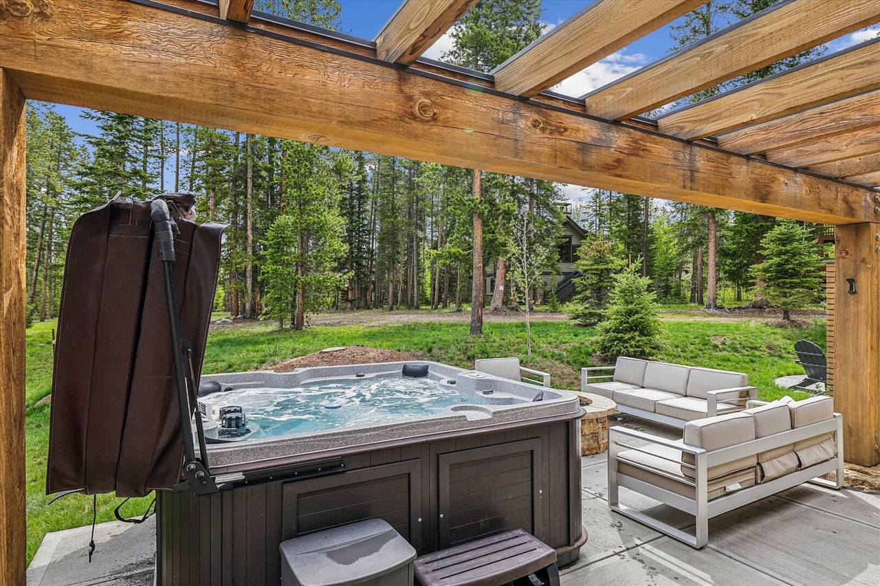 Hot Tub/Patio - Chateau Breck - Breckenridge Vacation Rental Hot Tub/Patio - Chateau Breck - Breckenridge Vacation Rental
