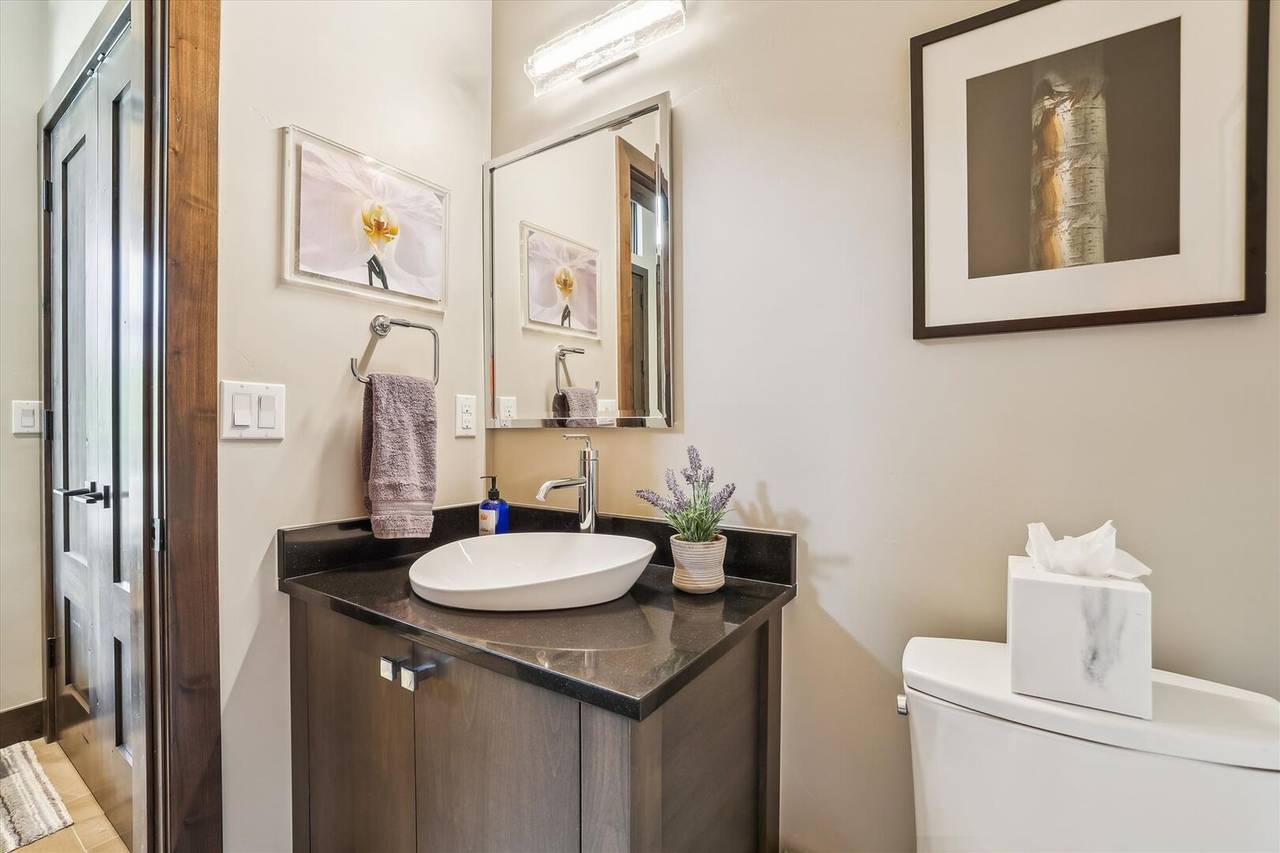 Half Bath - Chateau Breck - Breckenridge Vacation Rental Half Bath - Chateau Breck - Breckenridge Vacation Rental