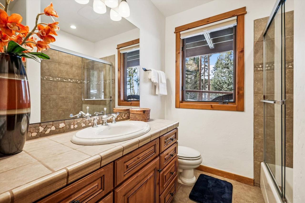 Bathroom - Ski Inn - Breckenridge Vacation Rental Bathroom - Ski Inn - Breckenridge Vacation Rental