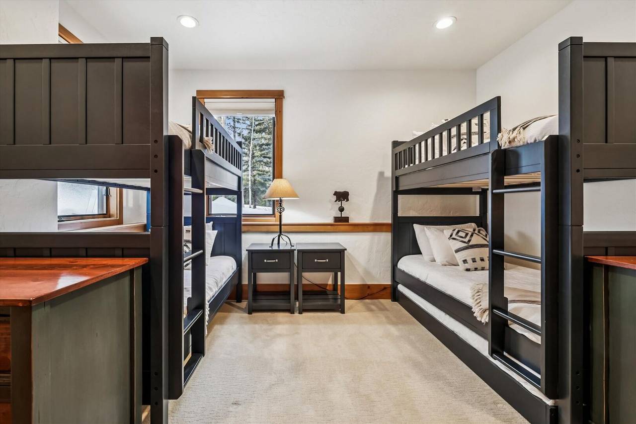 Bedroom - Ski Inn - Breckenridge Vacation Rental Bedroom - Ski Inn - Breckenridge Vacation Rental