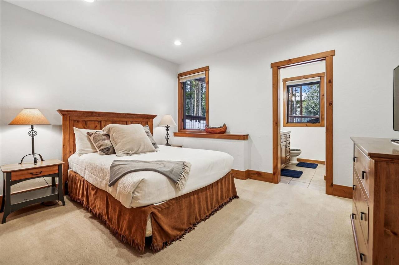 Bedroom - Ski Inn - Breckenridge Vacation Rental Bedroom - Ski Inn - Breckenridge Vacation Rental